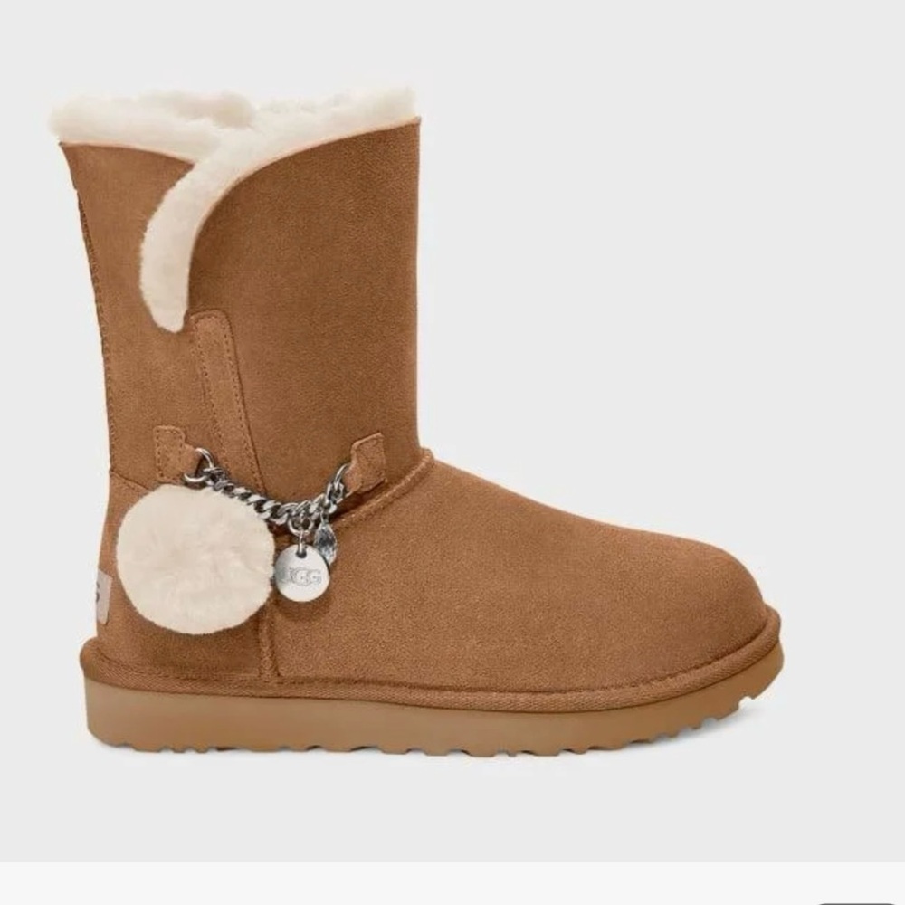 Ugg classic short charm